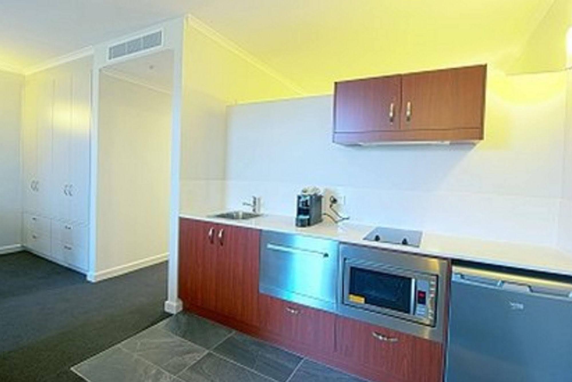 Hotel Abode Narrabundah Canberra Zewnętrze zdjęcie