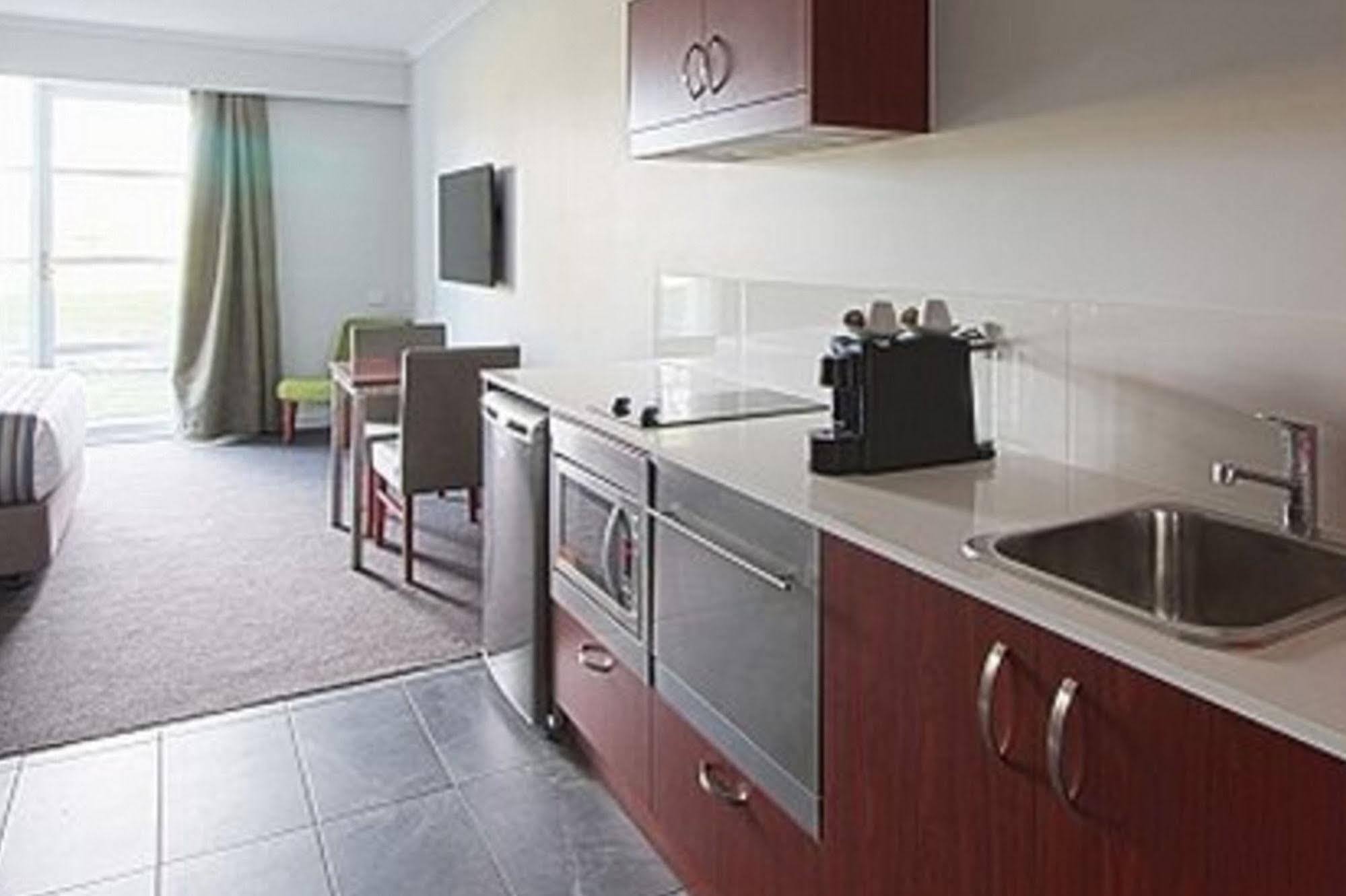 Hotel Abode Narrabundah Canberra Zewnętrze zdjęcie