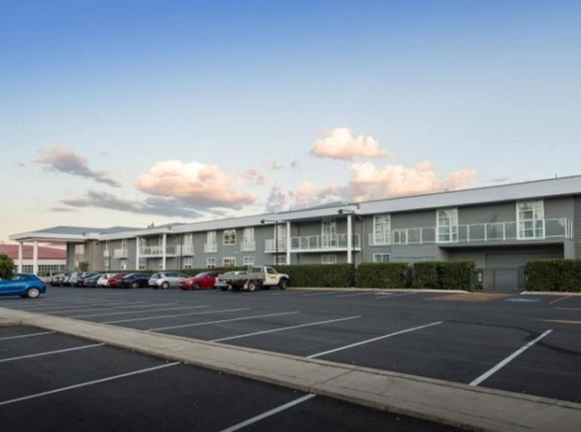 Hotel Abode Narrabundah Canberra Zewnętrze zdjęcie